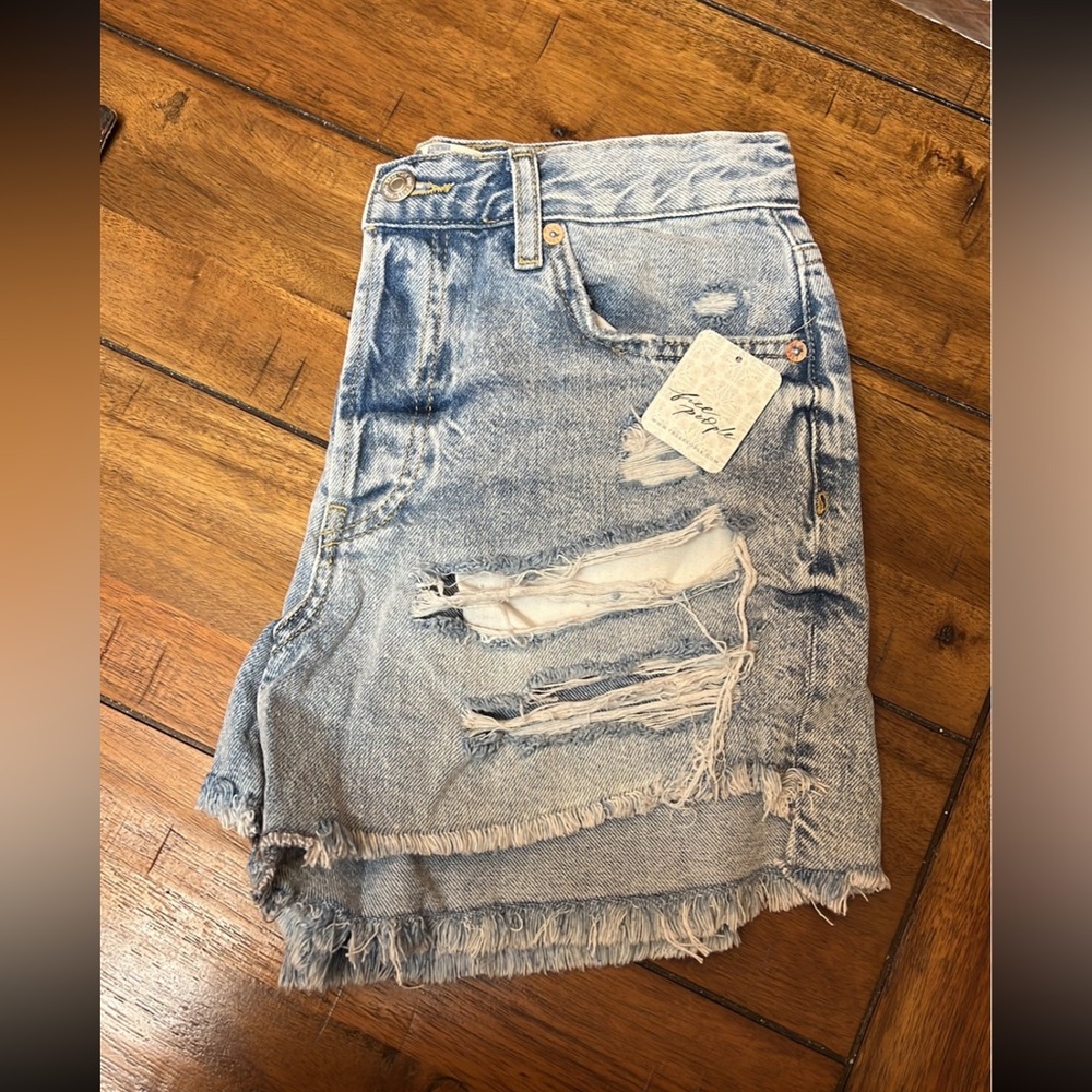 Free People Maggie distressed shorts